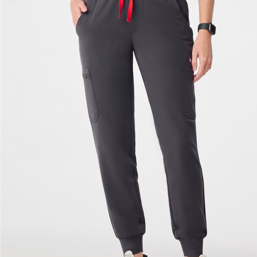 FIGS Woman’s Uman Charcoal Gray Jogger scrubs